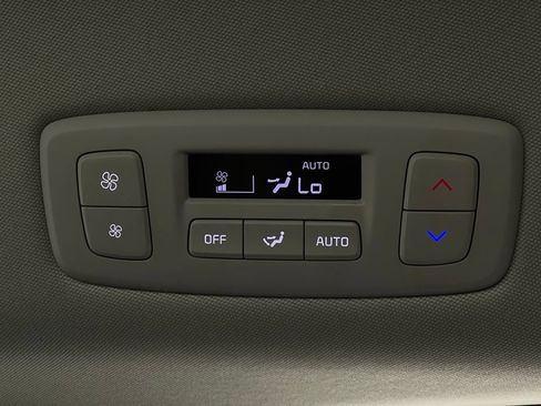 Used 2025 Kia Carnival FWD image 6
