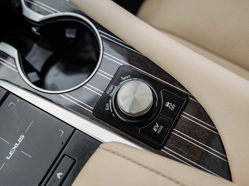 Used 2022 Lexus RX 450h AWD w/ Luxury Package image 28