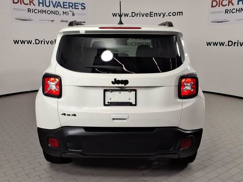 Used 2023 Jeep Renegade Altitude AWD/4WD image 5