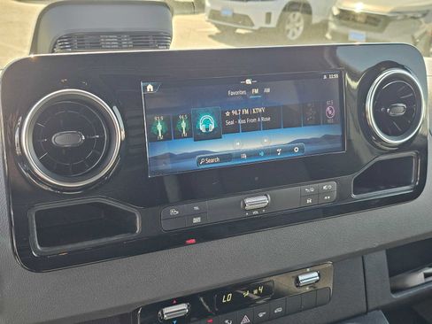 Used 2025 Mercedes-Benz Sprinter 2500 image 24