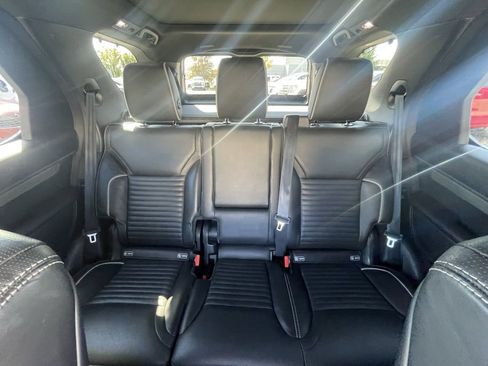 Used 2020 Land Rover Discovery HSE Luxury image 22