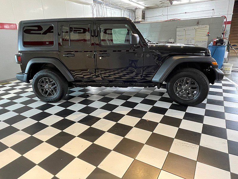Used 2025 Jeep Wrangler Unlimited Sport AWD/4WD image 4