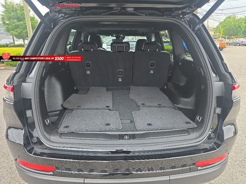 Used 2024 Jeep Grand Cherokee Altitude RWD image 21