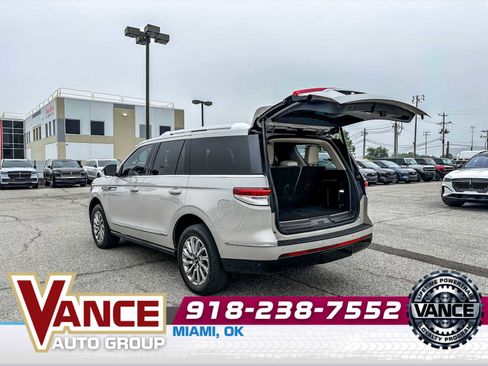 Used 2024 Lincoln Navigator Premiere AWD/4WD image 15