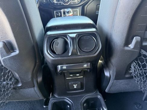 Used 2018 Jeep Wrangler Unlimited Rubicon w/ Dual Top Group AWD/4WD image 18