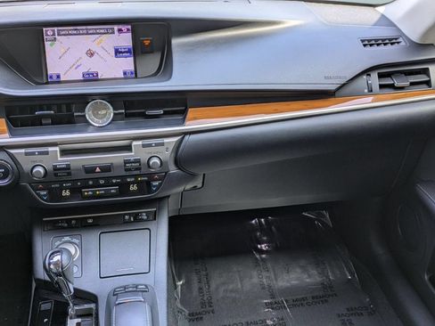 Used 2013 Lexus ES 300h w/ Luxury Pkg FWD image 29