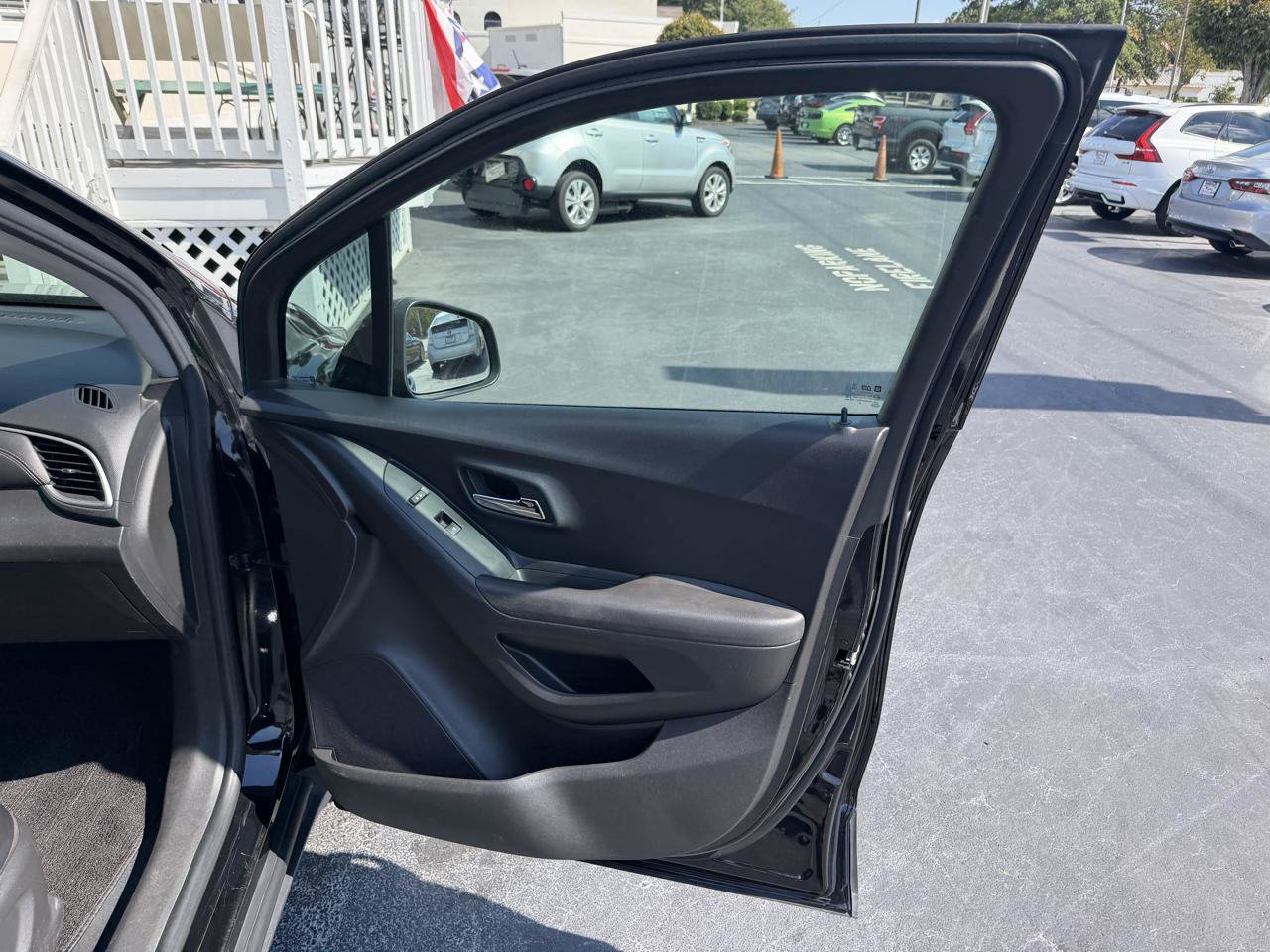 Used 2019 Chevrolet Trax LT w/ LT Convenience Package FWD image 21