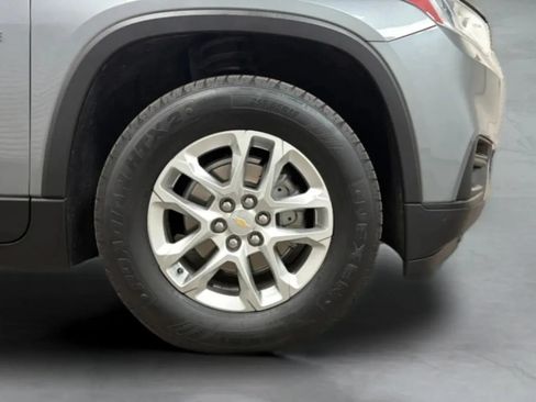 Used 2021 Chevrolet Traverse LS FWD image 29