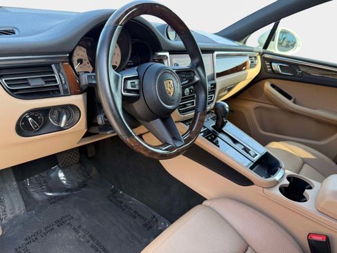 Used 2022 Porsche Macan AWD/4WD image 39