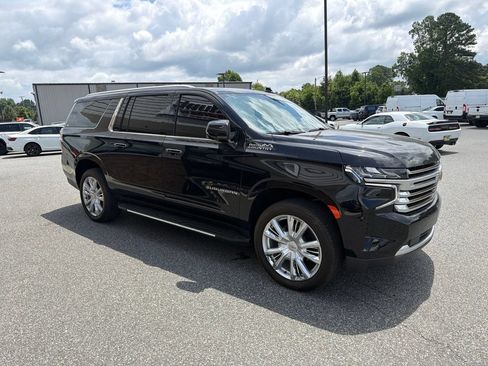 Used 2024 Chevrolet Suburban High Country RWD image 10