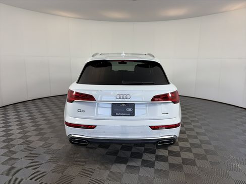 Certified 2024 Audi Q5 e Premium image 9
