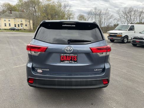 Used 2017 Toyota Highlander Plus AWD/4WD image 4