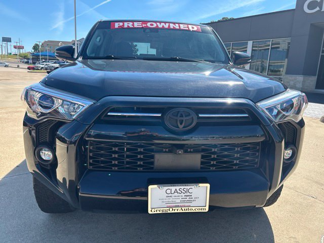 Used 2022 Toyota 4Runner SR5 Premium w/ Moonroof Package AWD/4WD image 2