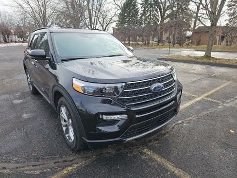 Used 2023 Ford Explorer XLT w/ Equipment Group 202A image 8
