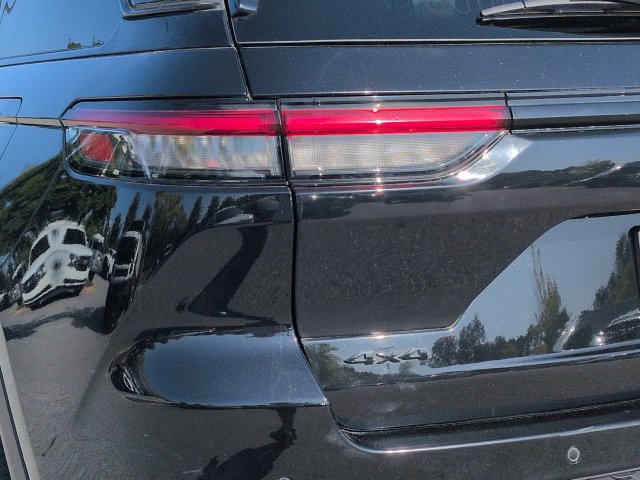 Certified 2023 Jeep Grand Cherokee Altitude AWD/4WD image 12
