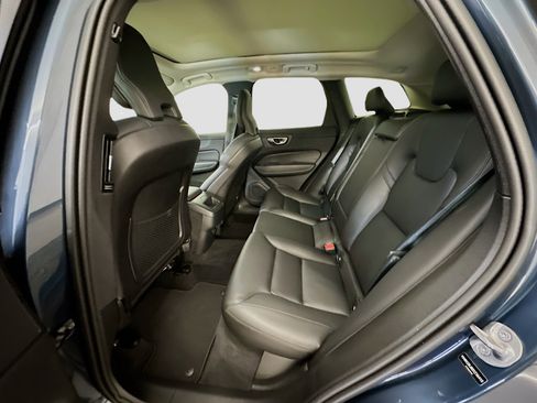 Used 2025 Volvo XC60 B5 Core image 30