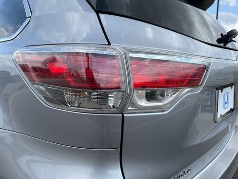 Used 2016 Toyota Highlander XLE image 7