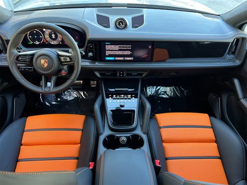 New 2025 Porsche Cayenne Turbo GT image 6