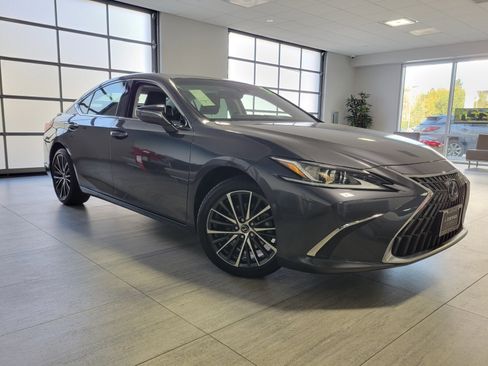 Certified 2023 Lexus ES 300h w/ Premium Package image 8