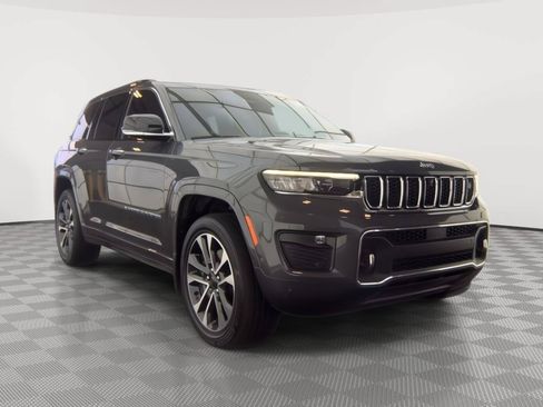 Used 2022 Jeep Grand Cherokee Overland w/ Advanced Protech Group III AWD/4WD image 18