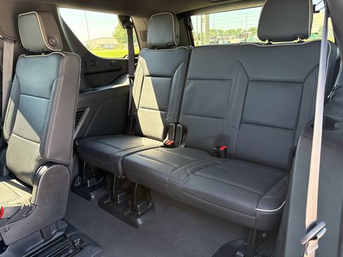 Used 2024 GMC Yukon SLT RWD image 23