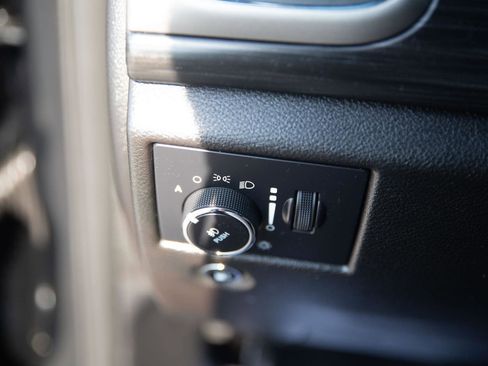 Used 2021 Jeep Grand Cherokee Laredo image 18