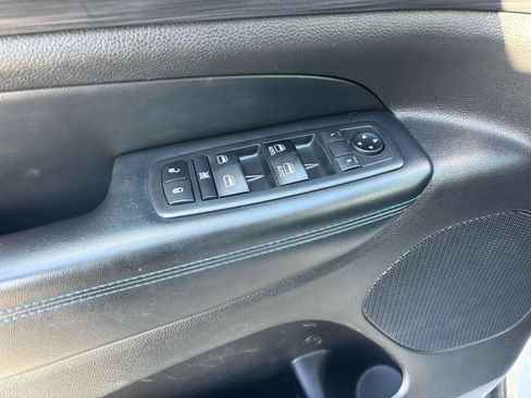 Used 2019 Jeep Grand Cherokee Laredo AWD/4WD image 16