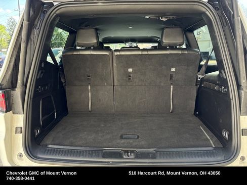 Used 2024 Jeep Wagoneer L Series II w/ Flexible Seating Group AWD/4WD image 18