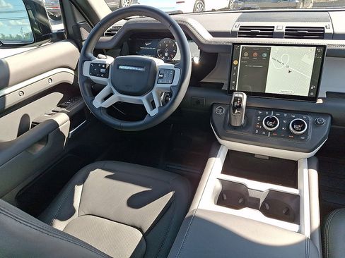 Used 2025 Land Rover Defender 110 X-Dynamic SE AWD/4WD image 15