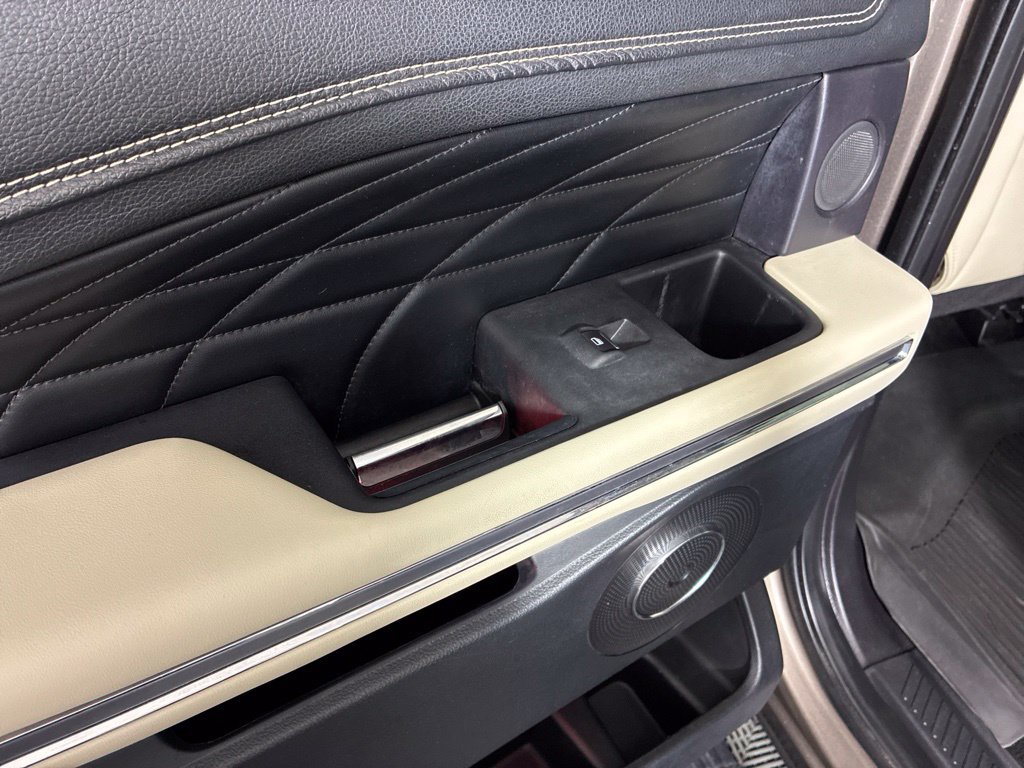 Used 2019 Ford Expedition Max Platinum RWD image 28