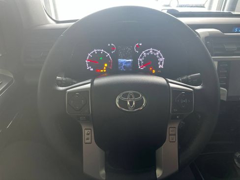 Used 2022 Toyota 4Runner SR5 AWD/4WD image 27