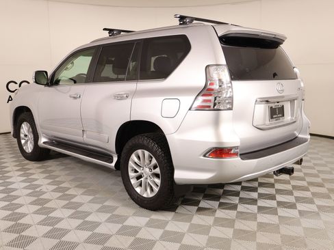 Used 2018 Lexus GX 460 Premium w/ Premium Package image 24