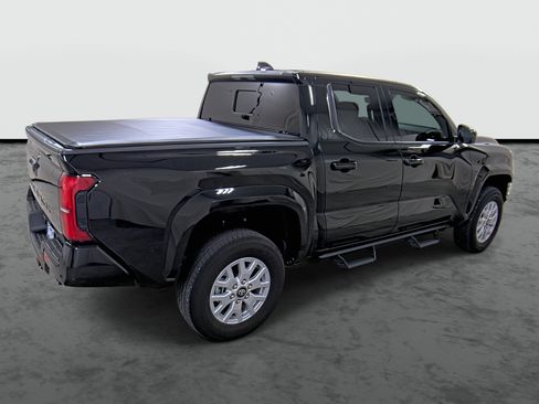 Used 2025 Toyota Tacoma SR5 AWD/4WD image 4