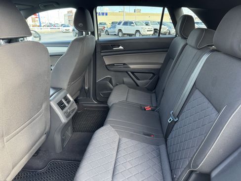 Used 2021 Volkswagen Atlas Cross Sport S image 32