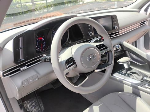 Used 2023 Hyundai Elantra SEL FWD image 39