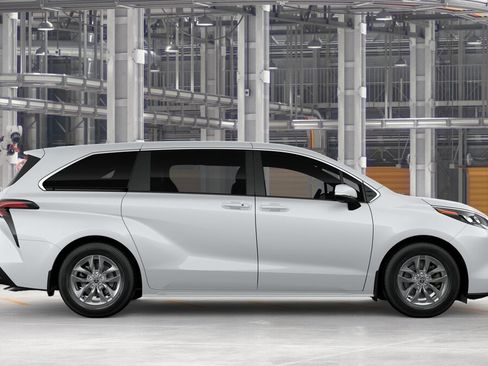 New 2026 Toyota Sienna LE FWD image 15