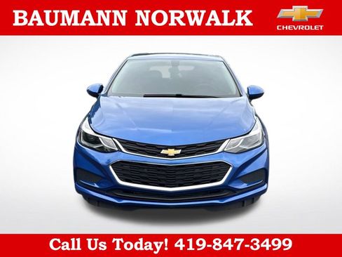 Used 2017 Chevrolet Cruze LT w/ Convenience Package FWD image 8