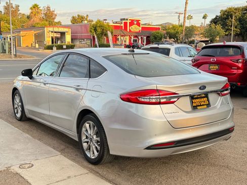 Used 2017 Ford Fusion SE w/ Fusion SE Technology Package image 35