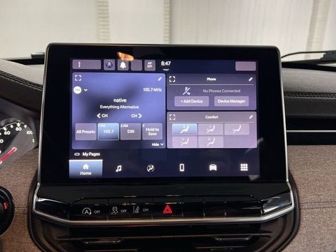 Used 2024 Jeep Compass Latitude AWD/4WD image 13