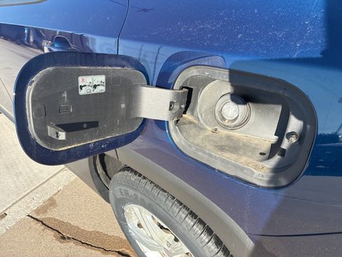 Used 2023 GMC Terrain SLE w/ Driver Convenience Package image 14