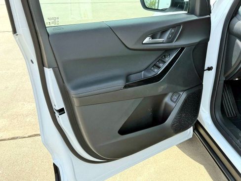 New 2026 Chevrolet Equinox LT w/ Convenience Package II FWD image 12
