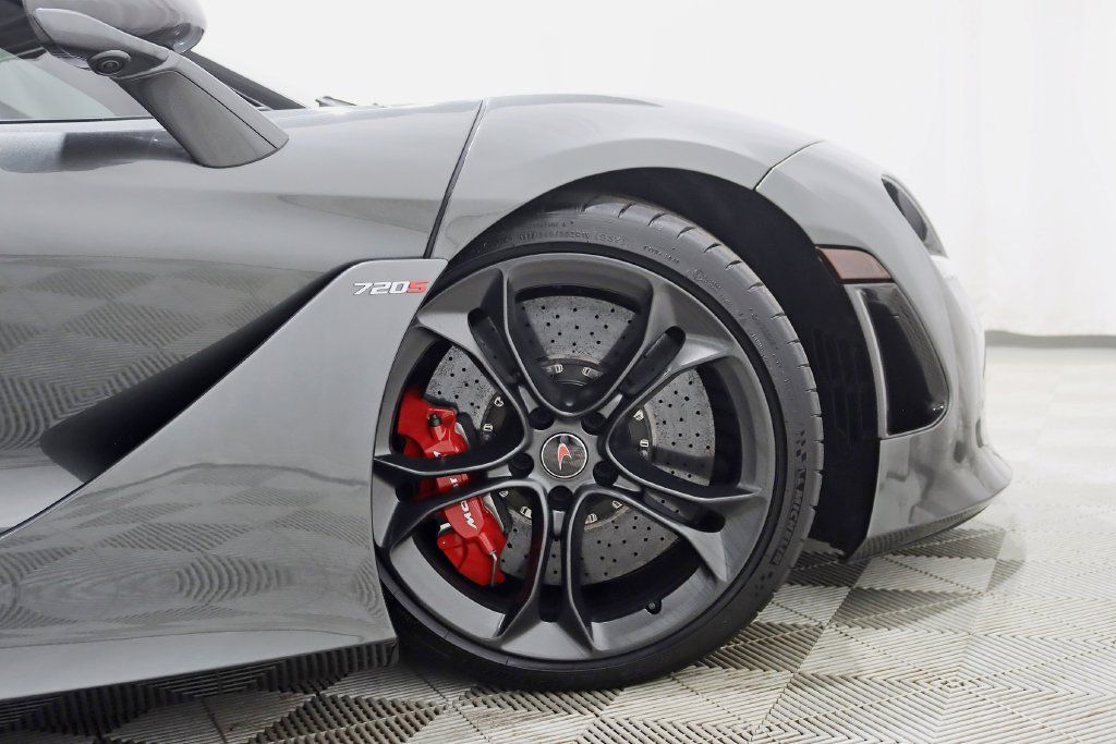 Used 2018 McLaren 720S RWD image 21