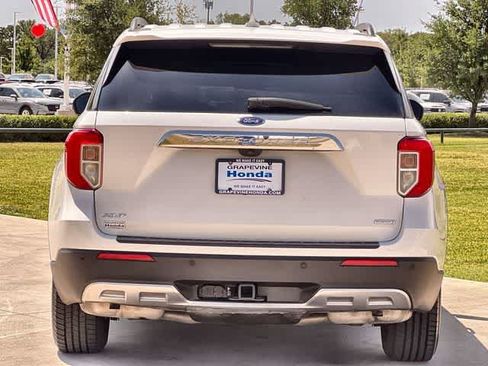Used 2020 Ford Explorer XLT w/ Equipment Group 202A RWD image 6