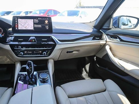 Used 2022 BMW 530i w/ Premium Package image 15