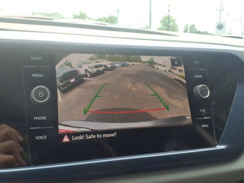 Certified 2023 Volkswagen Taos SE FWD image 20