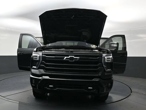 Used 2026 Chevrolet Silverado 2500 High Country w/ High Country Premium Package AWD/4WD image 32