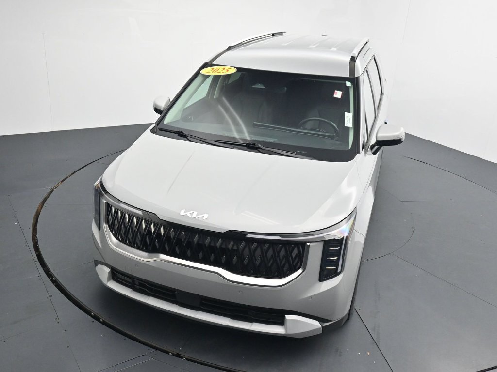 Used 2025 Kia Carnival EX FWD image 22