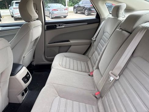Used 2018 Ford Fusion SE FWD image 14