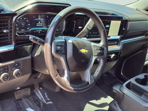Used 2022 Chevrolet Silverado 1500 LT w/ Z71 Off-Road Package AWD/4WD image 16