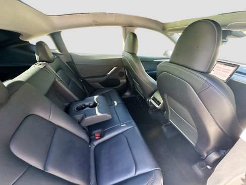 Used 2023 Tesla Model Y Performance image 31